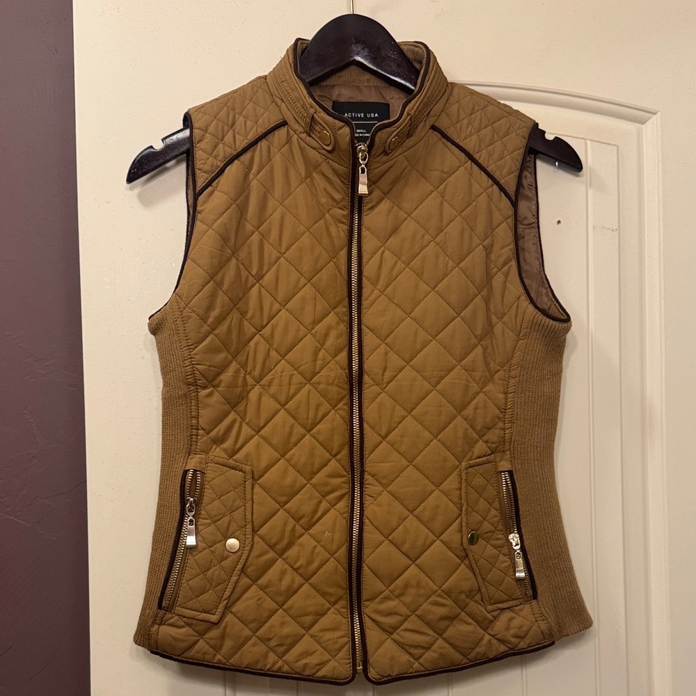 Active USA Women's Tan Quilted Vest